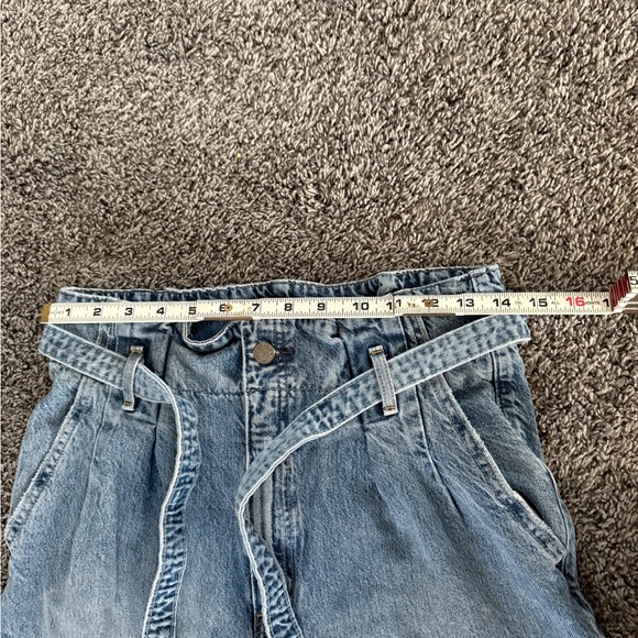A&F MOM Jeans size 6R with Frayed Hem and denim belt - Picture 8 of 9